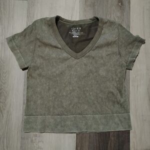 New Faded Rose Crop Top Womens Medium Green Short Sleeve Ribbed V-Neck